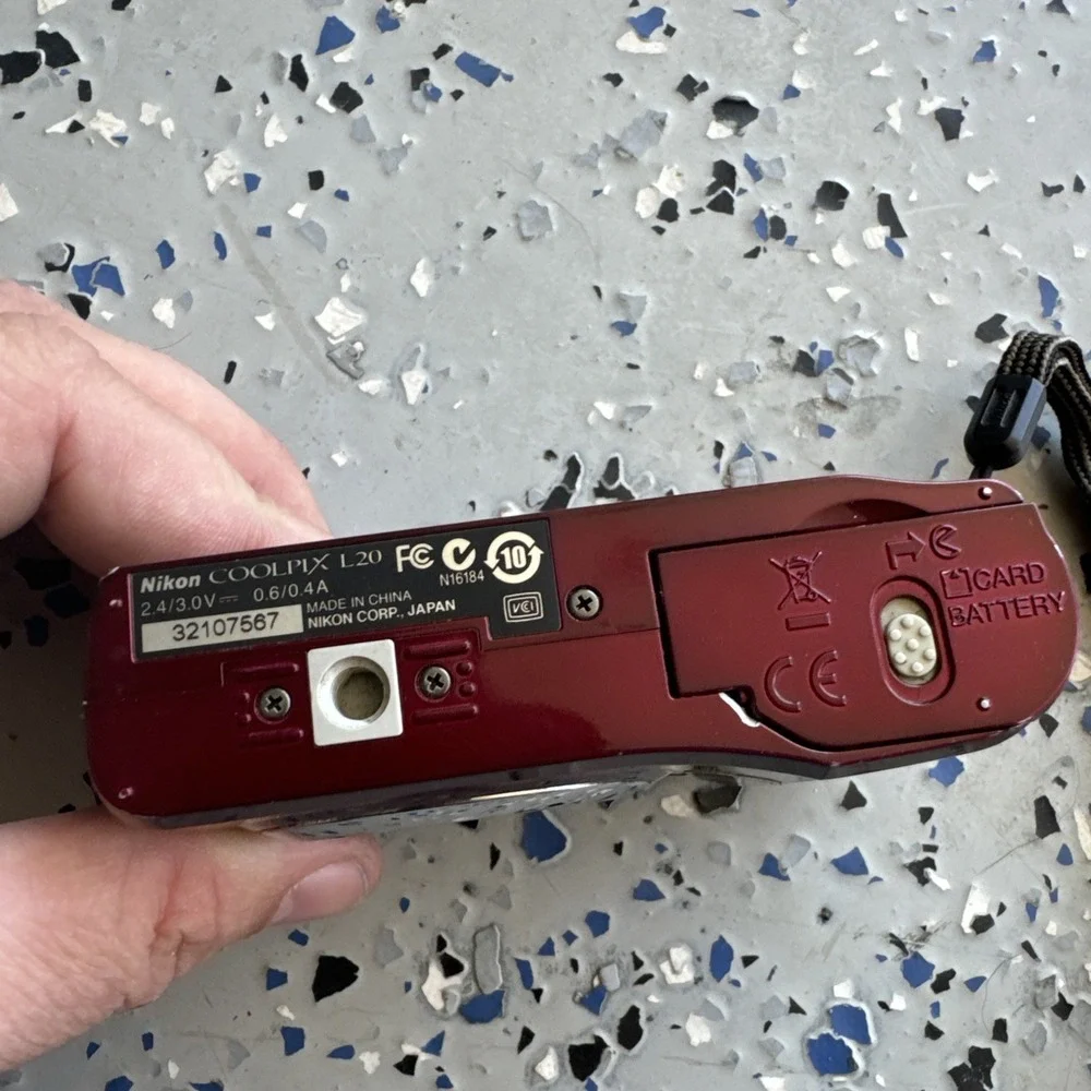 Nikon COOLPIX L20 10.0MP Digital Camera -‎ Deep Red Parts Only Does Not Turn On